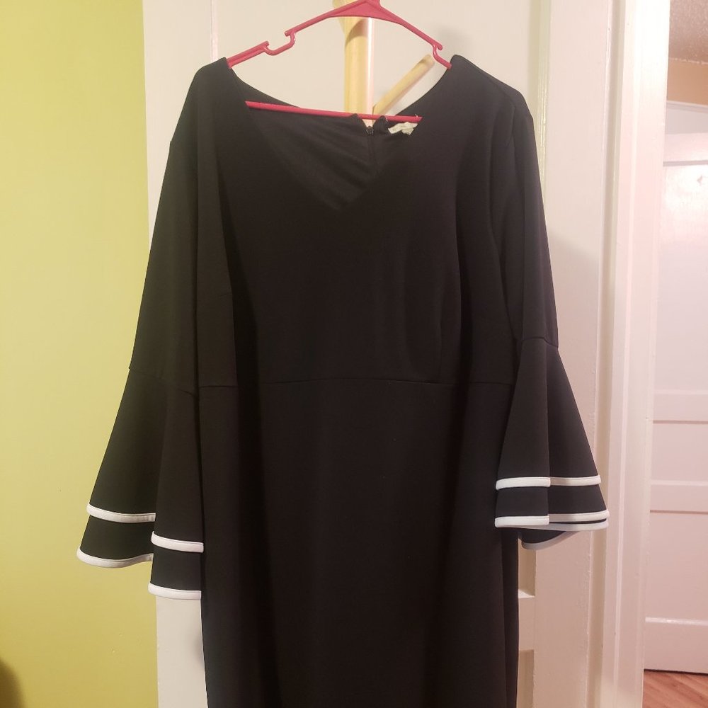 CATOS Est 1946 Black  Dress w/ Bell Sleeves (22W)